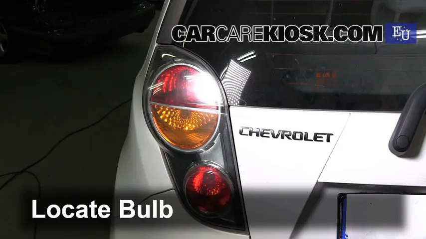 2011 Chevrolet Beat Campus 1.0L 4 Cyl. Éclairage Feu clignotant arrière (remplacer l'ampoule)